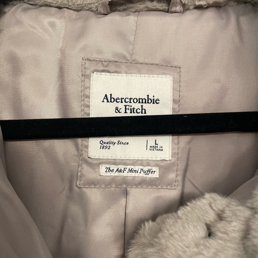 Super cozy and fashionable cropped puffer. - Picture 2 of 3
